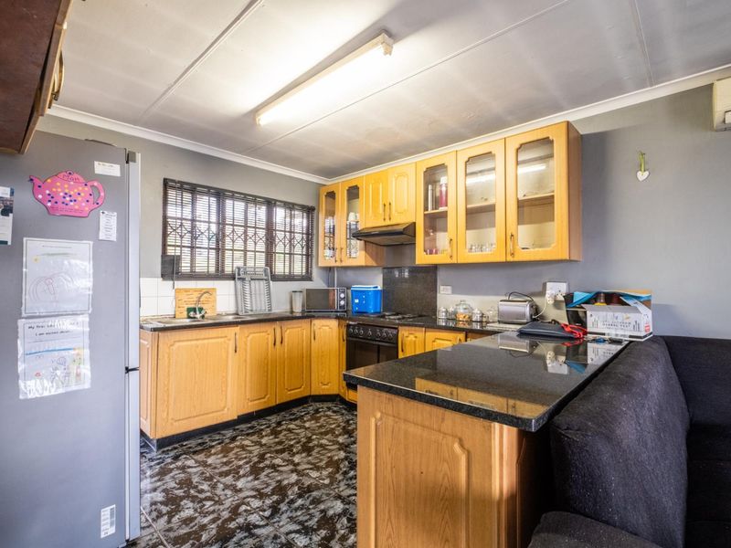 Charming 2-Bedroom Townhouse in a Peaceful Lincoln Meade Complex - Photo 10