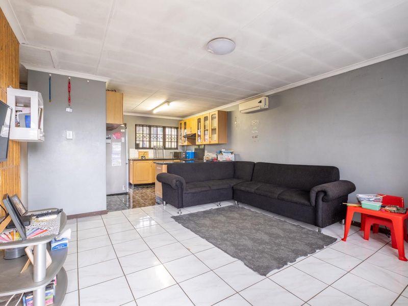 Charming 2-Bedroom Townhouse in a Peaceful Lincoln Meade Complex - Photo 7