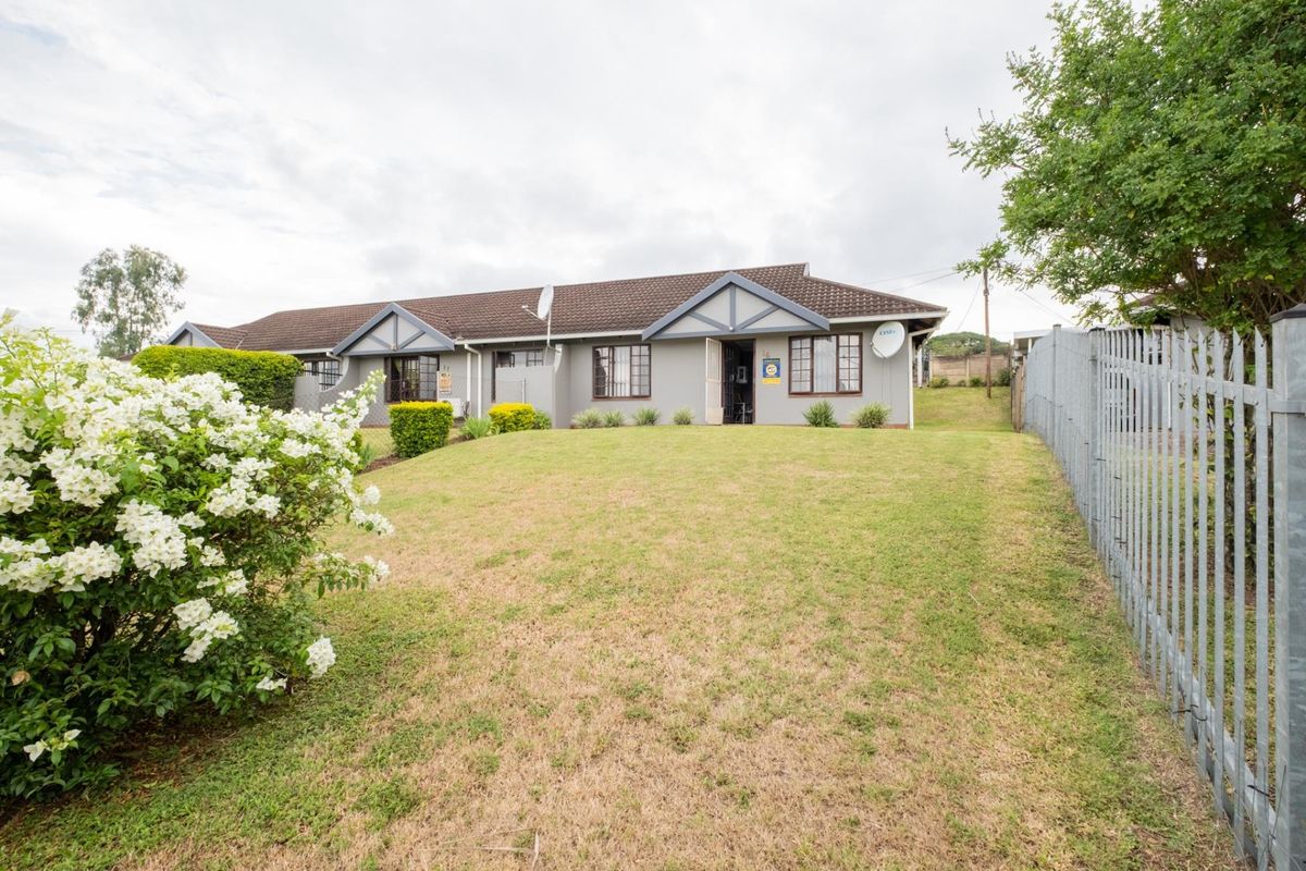Charming 2-Bedroom Townhouse in a Peaceful Lincoln Meade Complex - Photo 2