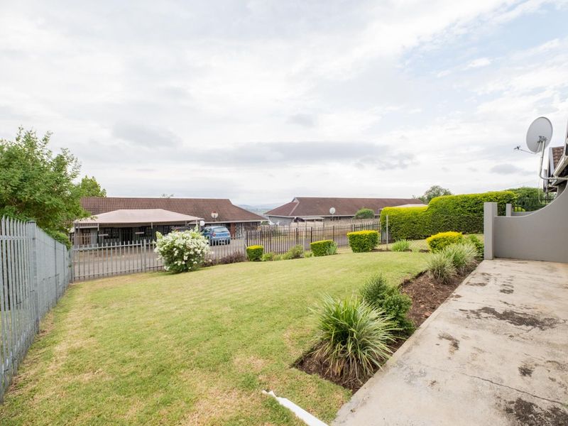 Charming 2-Bedroom Townhouse in a Peaceful Lincoln Meade Complex - Photo 5