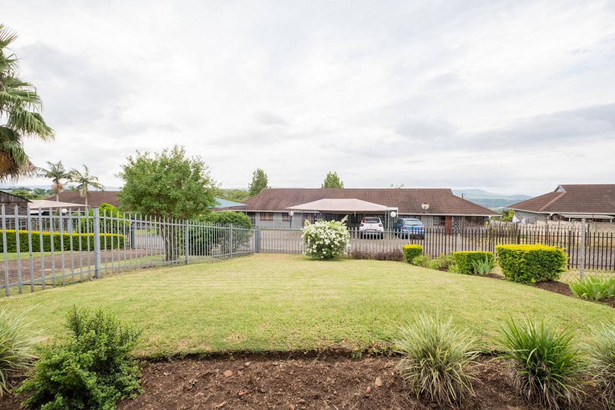 Charming 2-Bedroom Townhouse in a Peaceful Lincoln Meade Complex - Photo 4