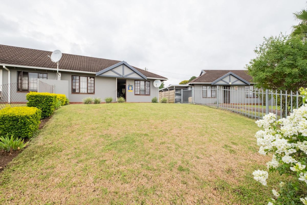 Charming 2-Bedroom Townhouse in a Peaceful Lincoln Meade Complex - Photo 3