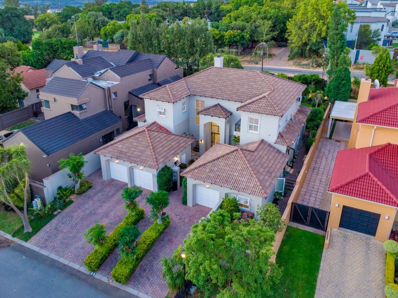 Five-Bedroom Spacious Family Home in Secure Fernbrook Estate - Photo 3