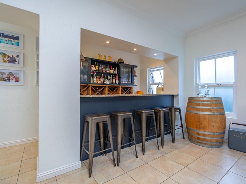 Five-Bedroom Spacious Family Home in Secure Fernbrook Estate - Photo 10