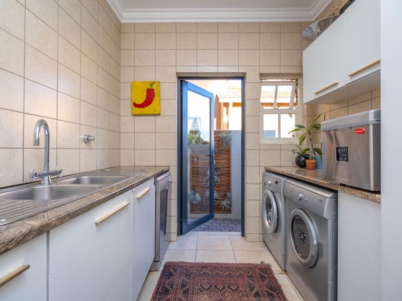 Five-Bedroom Spacious Family Home in Secure Fernbrook Estate - Photo 6