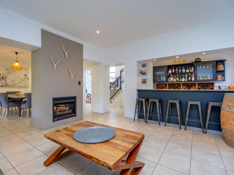 Five-Bedroom Spacious Family Home in Secure Fernbrook Estate - Photo 9