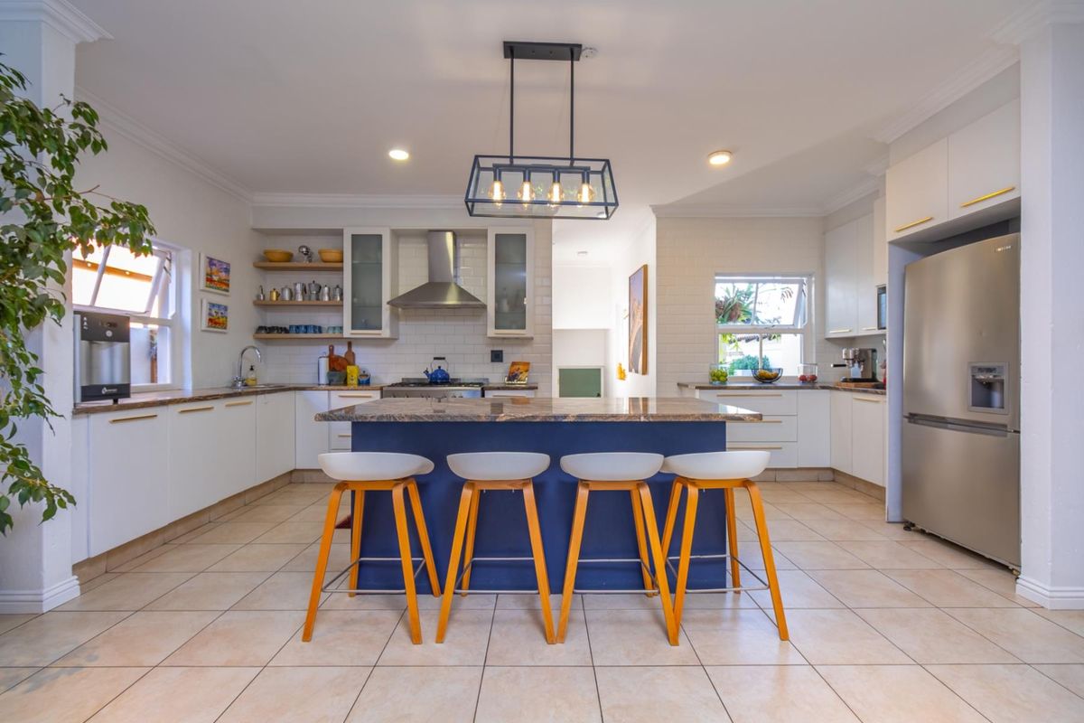Five-Bedroom Spacious Family Home in Secure Fernbrook Estate - Photo 4