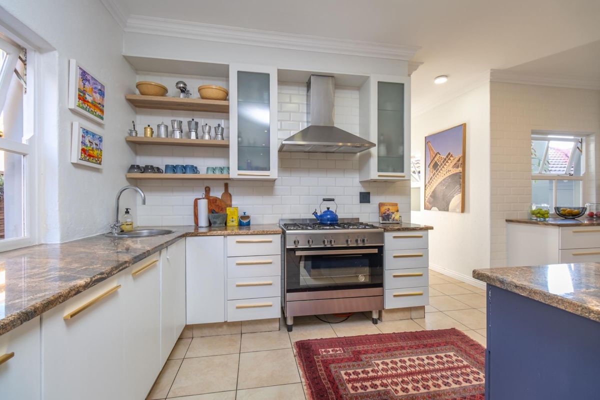 Five-Bedroom Spacious Family Home in Secure Fernbrook Estate - Photo 5