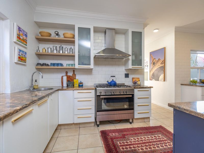 Five-Bedroom Spacious Family Home in Secure Fernbrook Estate - Photo 5