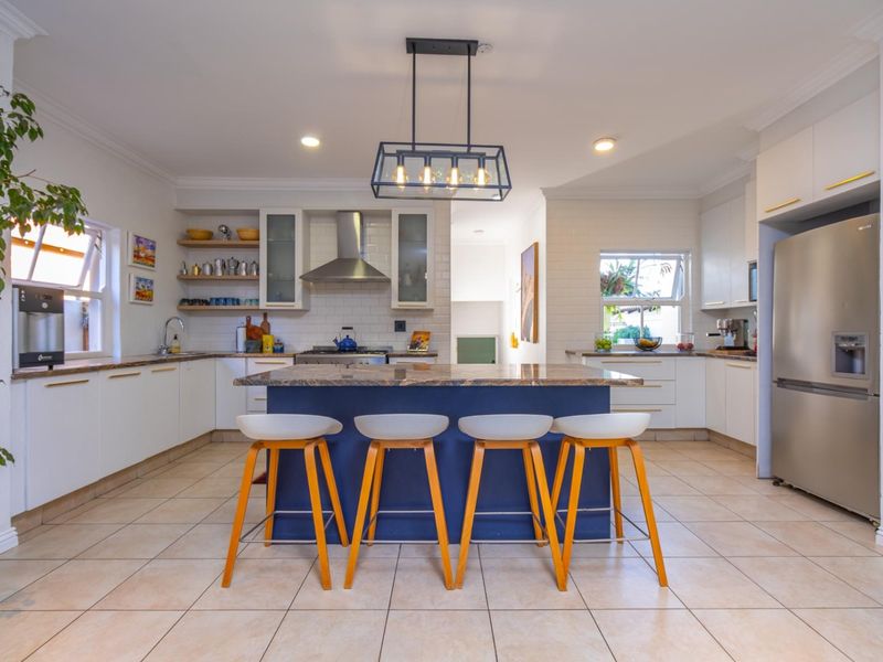 Five-Bedroom Spacious Family Home in Secure Fernbrook Estate - Photo 4