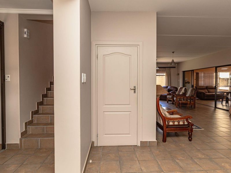 Perfect for a family or as a holiday retreat. Short walk to the beach. - Photo 4