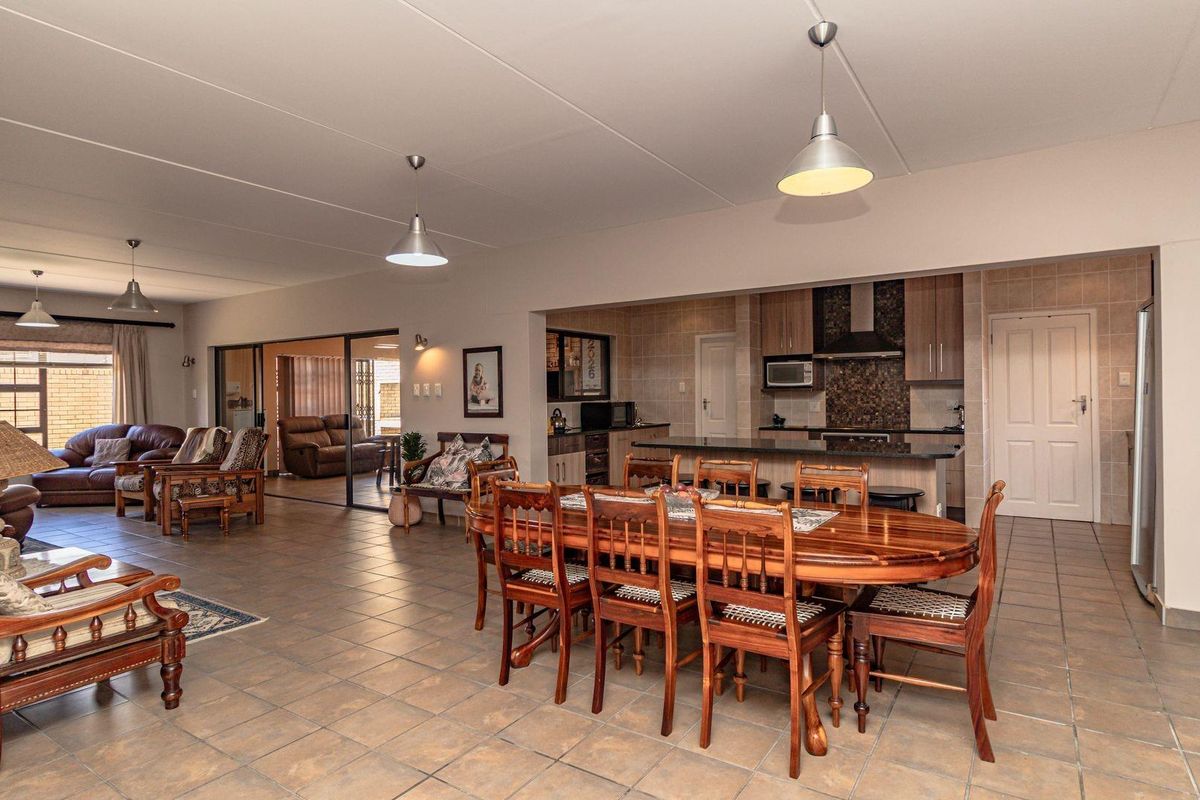 Perfect for a family or as a holiday retreat. Short walk to the beach. - Photo 5