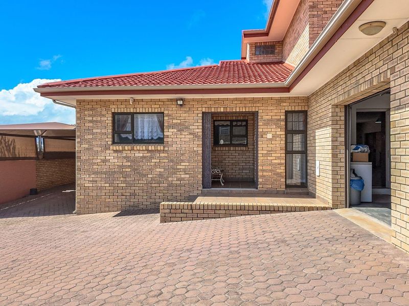 Perfect for a family or as a holiday retreat. Short walk to the beach. - Photo 2