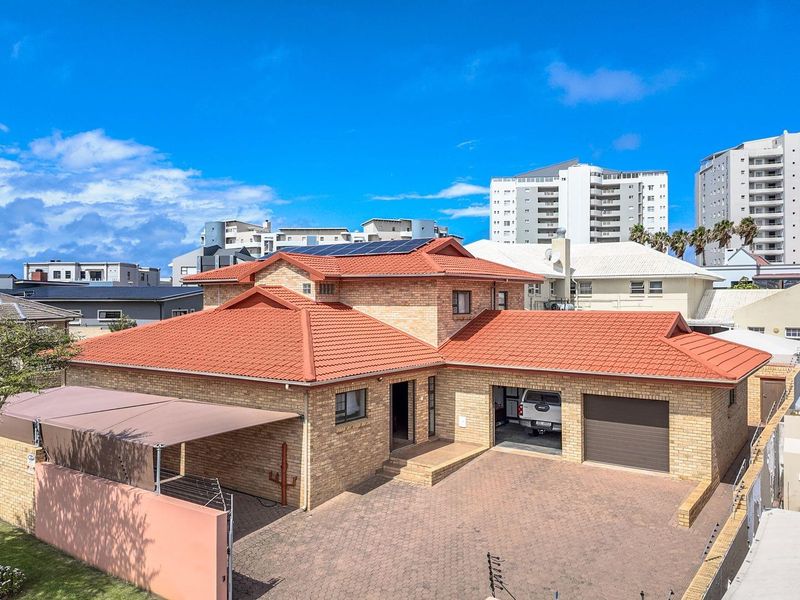 Perfect for a family or as a holiday retreat. Short walk to the beach. - Photo 1