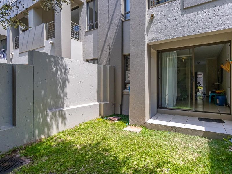 Sleek City Living in Paulshof - Photo 9