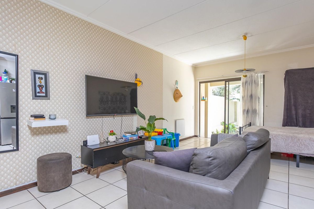 Sleek City Living in Paulshof - Photo 4