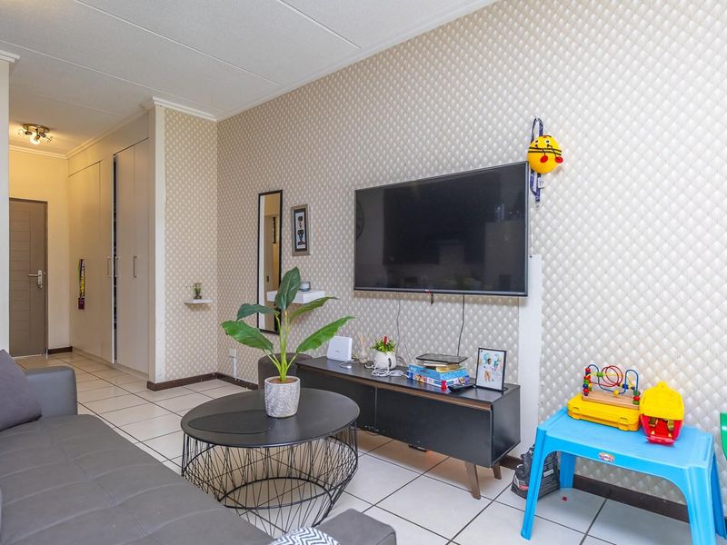 Sleek City Living in Paulshof - Photo 8