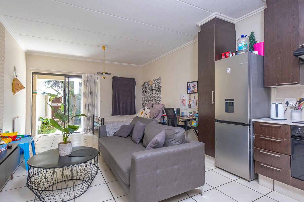 Sleek City Living in Paulshof - Photo 5