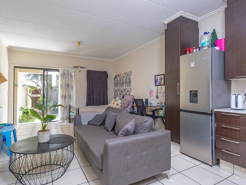 Sleek City Living in Paulshof - Photo 5