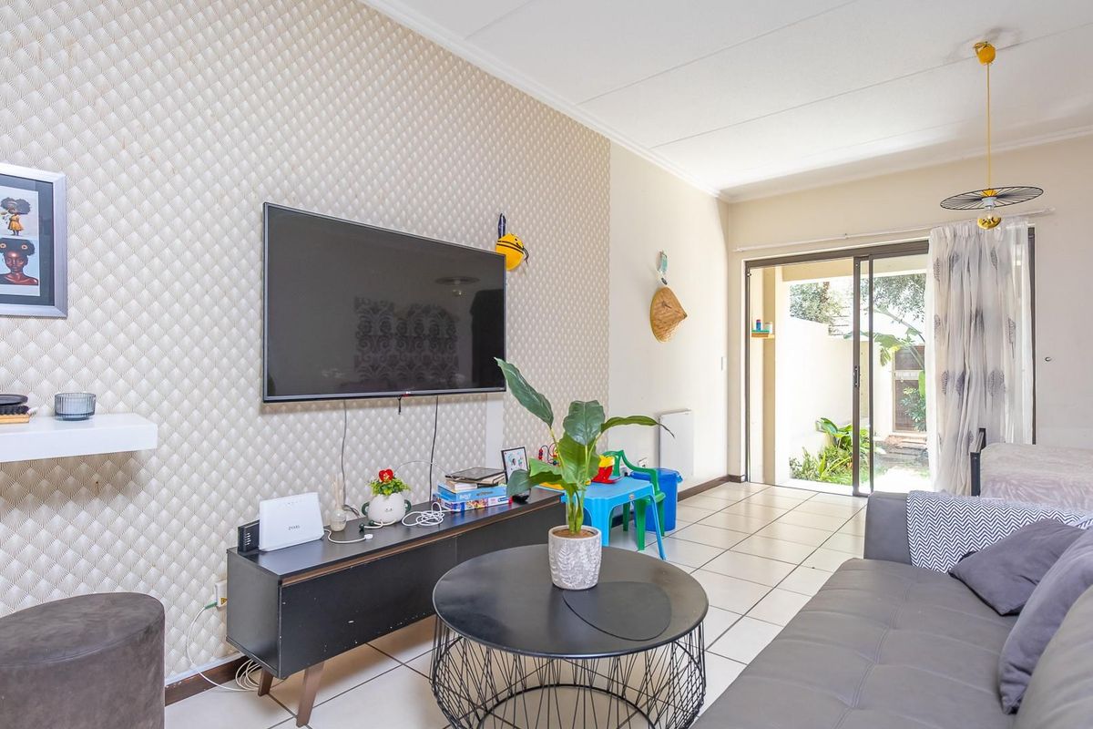 Sleek City Living in Paulshof - Photo 3