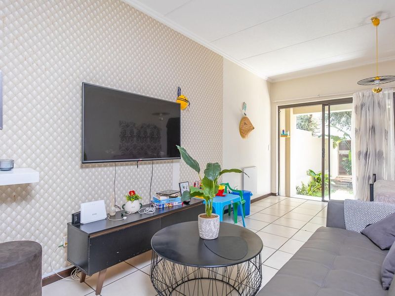 Sleek City Living in Paulshof - Photo 3