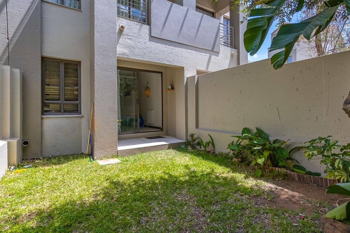 Sleek City Living in Paulshof - Photo 2