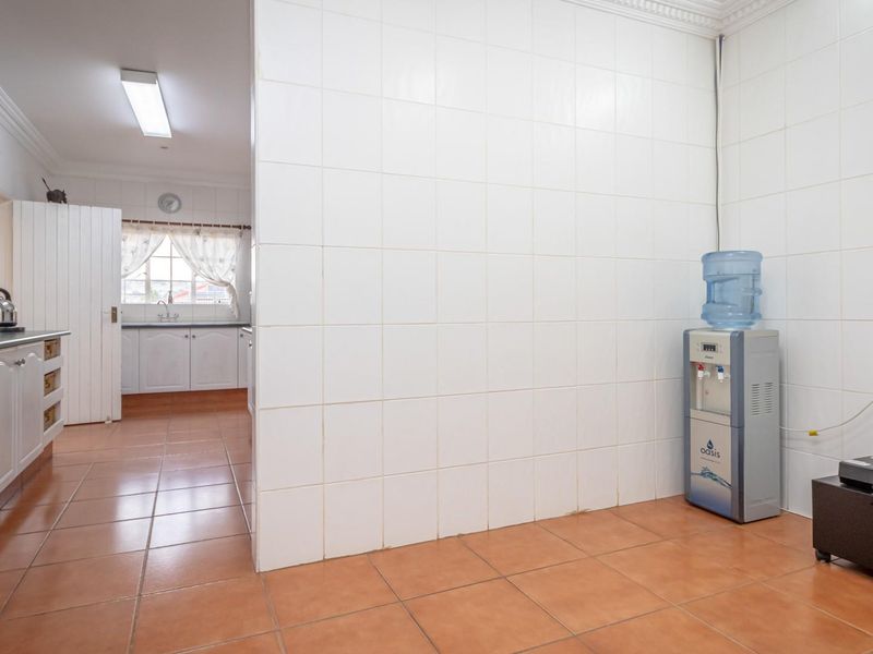 Low-Maintenance, Free-standing, Full Title Townhouse - Photo 10