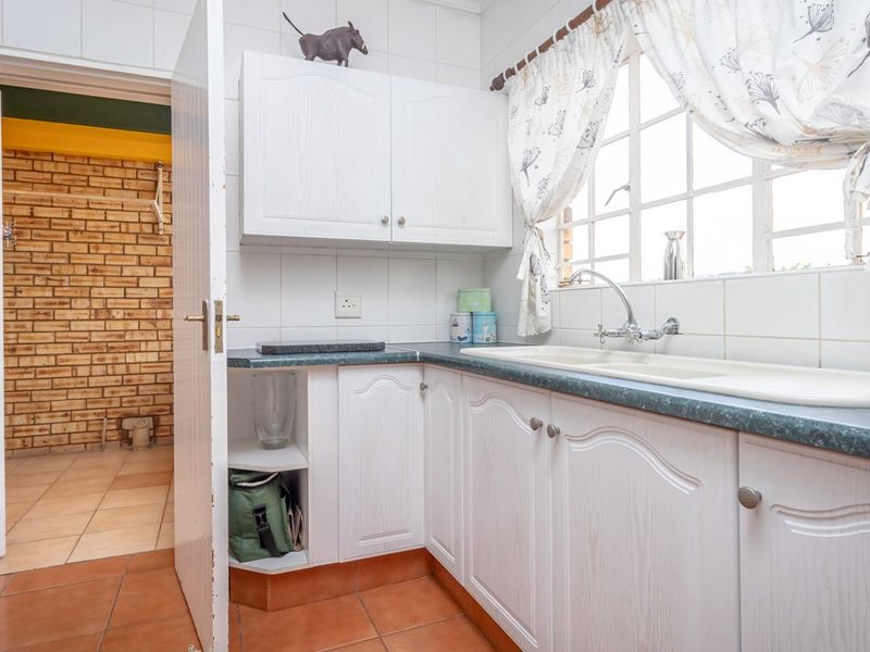 Low-Maintenance, Free-standing, Full Title Townhouse - Photo 9