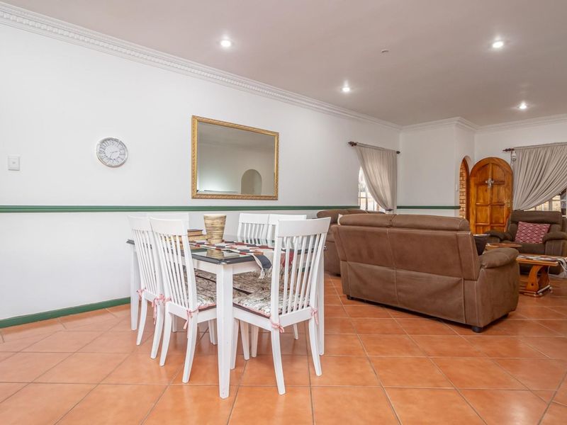 Low-Maintenance, Free-standing, Full Title Townhouse - Photo 6