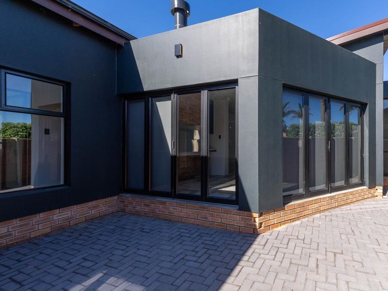 Brand new modern style home for sale in Riversdale Western Cape - Photo 10