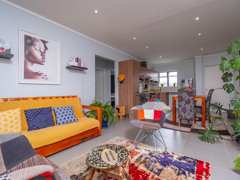 Spacious 2 Bedroom Apartment lock up and go - Photo 7