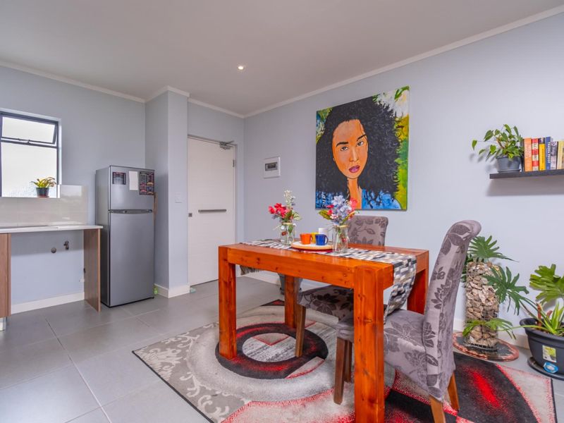 Spacious 2 Bedroom Apartment lock up and go - Photo 5