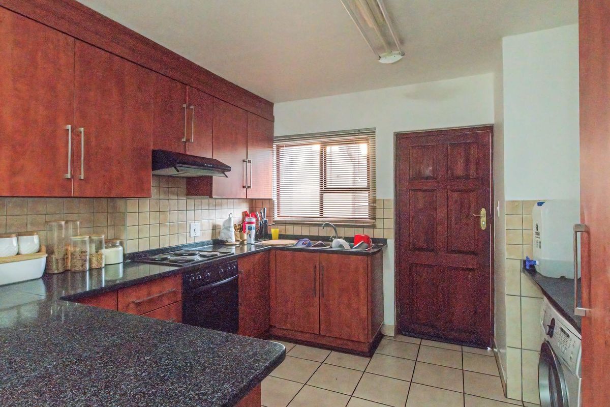 2 Bedroom Townhouse - Bendor! - Photo 3