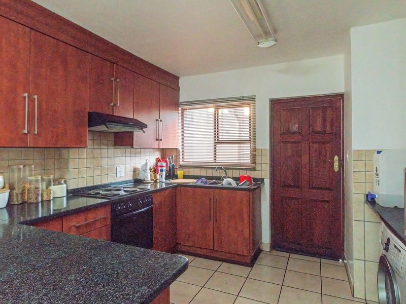 2 Bedroom Townhouse - Bendor! - Photo 3