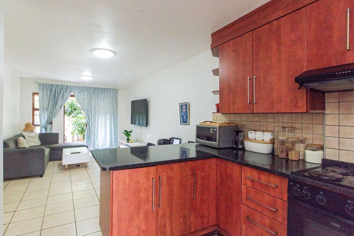 2 Bedroom Townhouse - Bendor! - Photo 2