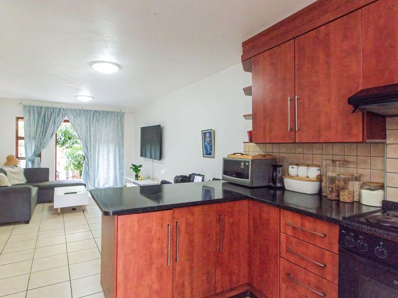 2 Bedroom Townhouse - Bendor! - Photo 2