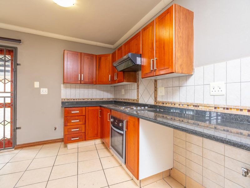 3 BEDROOM HOUSE FOR SALE IN WEDGEWOODS - Photo 10