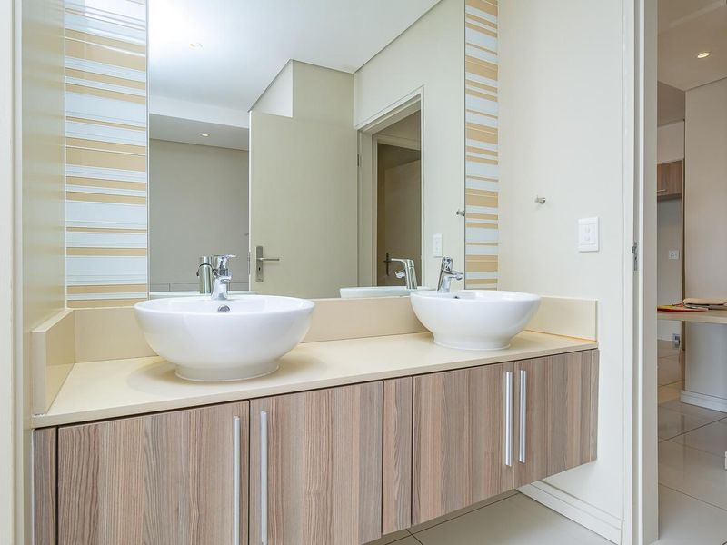 2-Bedrooms apartment in Rosebank CBD with amazing views! - Photo 9