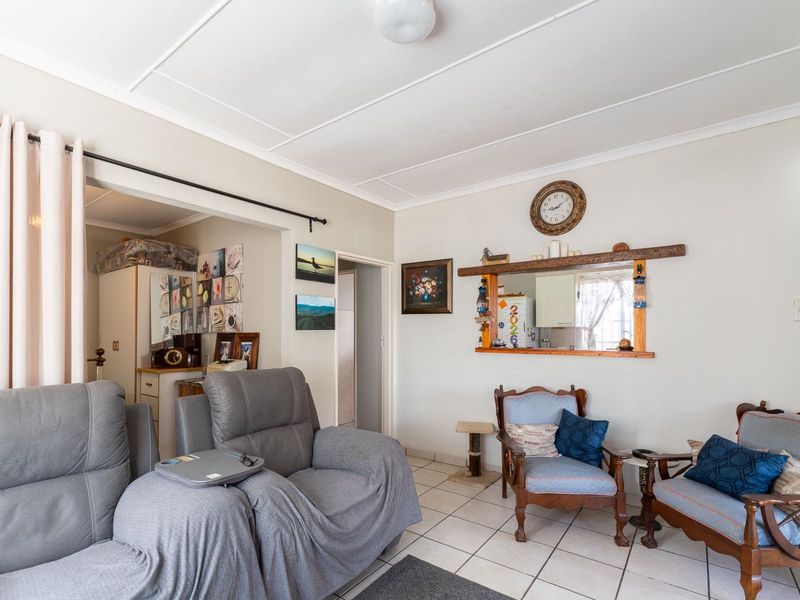 Cosy Townhouse located in Aalwynfleur Riversdale Western Cape - Photo 10