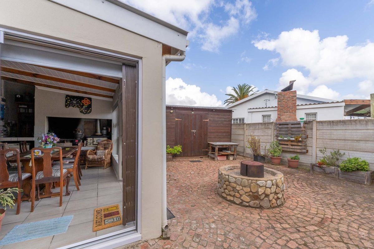Cosy Townhouse located in Aalwynfleur Riversdale Western Cape - Photo 5