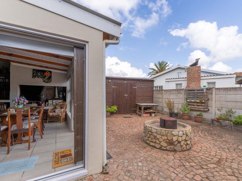 Cosy Townhouse located in Aalwynfleur Riversdale Western Cape - Photo 5