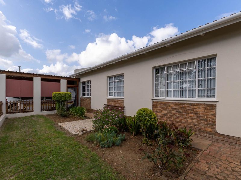 Cosy Townhouse located in Aalwynfleur Riversdale Western Cape - Photo 3