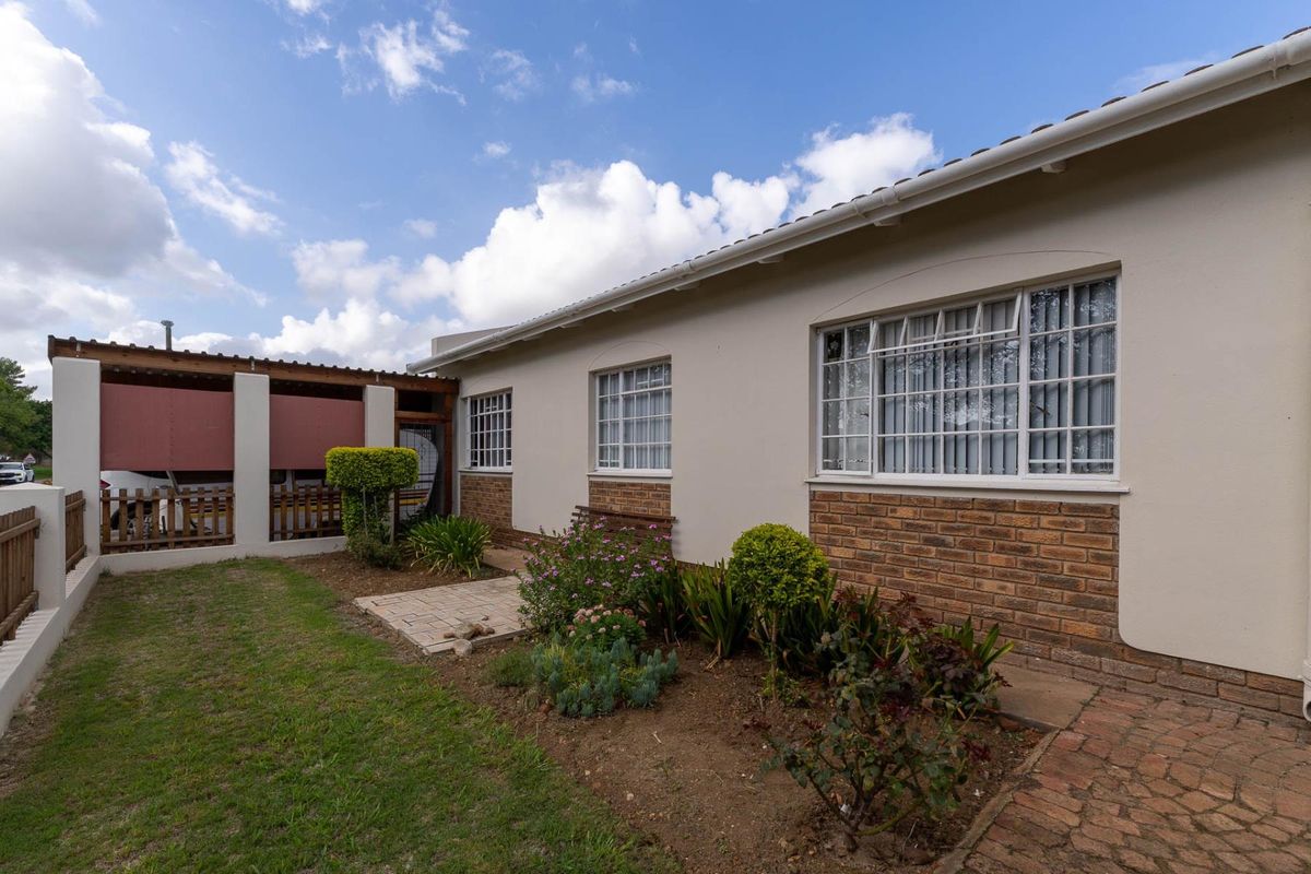 Cosy Townhouse located in Aalwynfleur Riversdale Western Cape - Photo 3