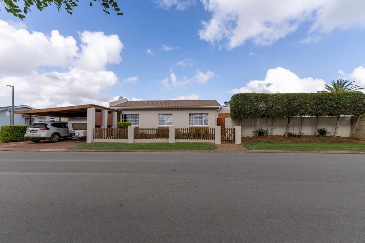 Cosy Townhouse located in Aalwynfleur Riversdale Western Cape - Photo 2