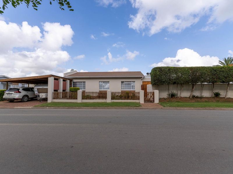 Cosy Townhouse located in Aalwynfleur Riversdale Western Cape - Photo 2