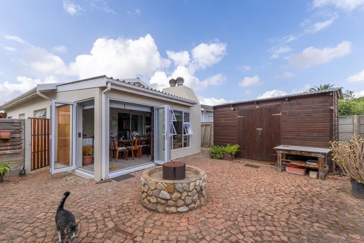 Cosy Townhouse located in Aalwynfleur Riversdale Western Cape - Photo 4