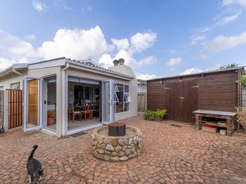 Cosy Townhouse located in Aalwynfleur Riversdale Western Cape - Photo 4