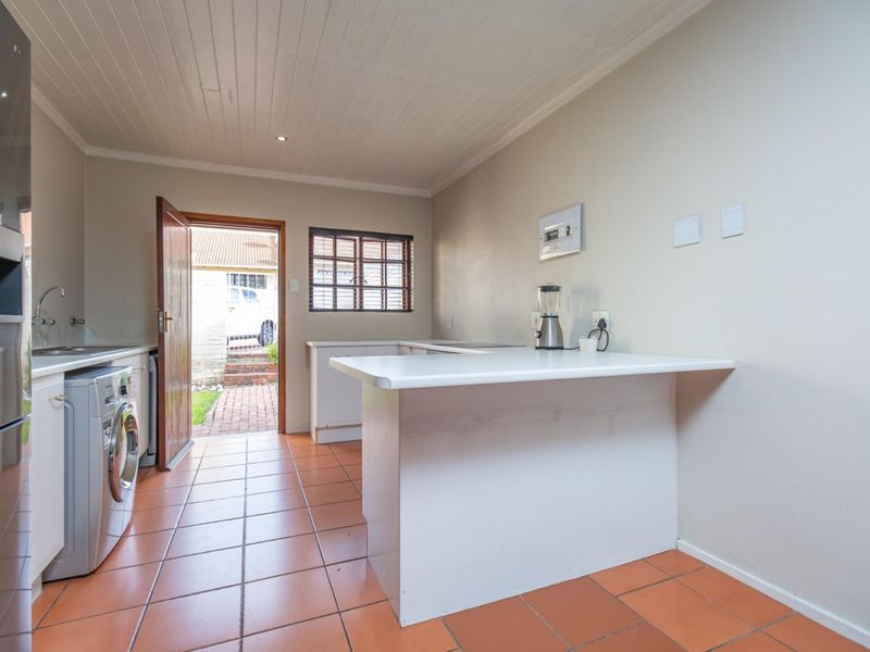 Simplex Living in a small complex. - Photo 7