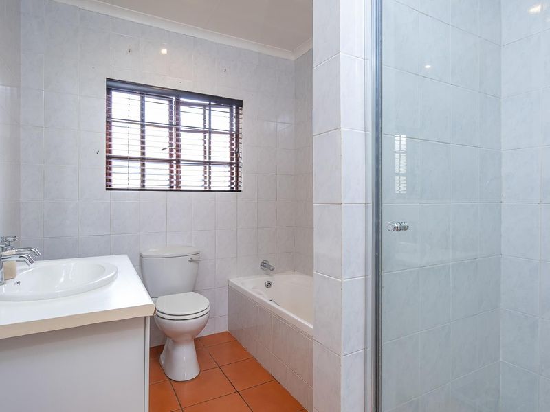 Simplex Living in a small complex. - Photo 6