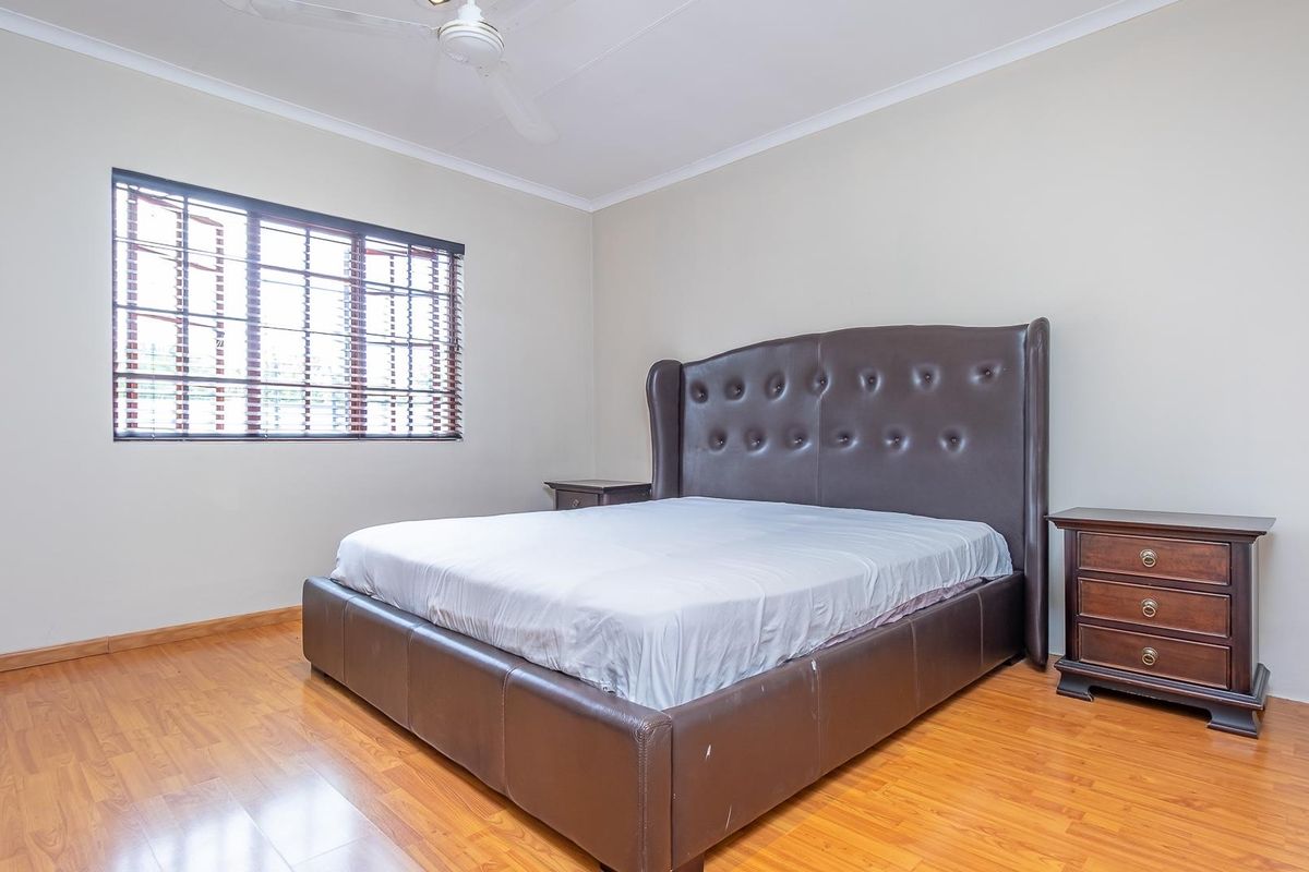 Simplex Living in a small complex. - Photo 5